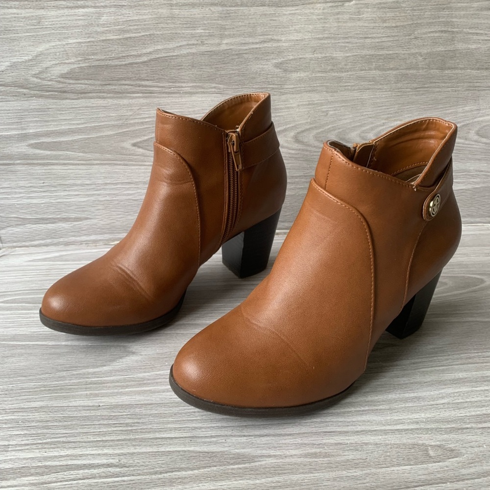 Giani Bernini Abalina Brown Faux Leather Stacked Block Heel Ankle Bootie Sz 5.5